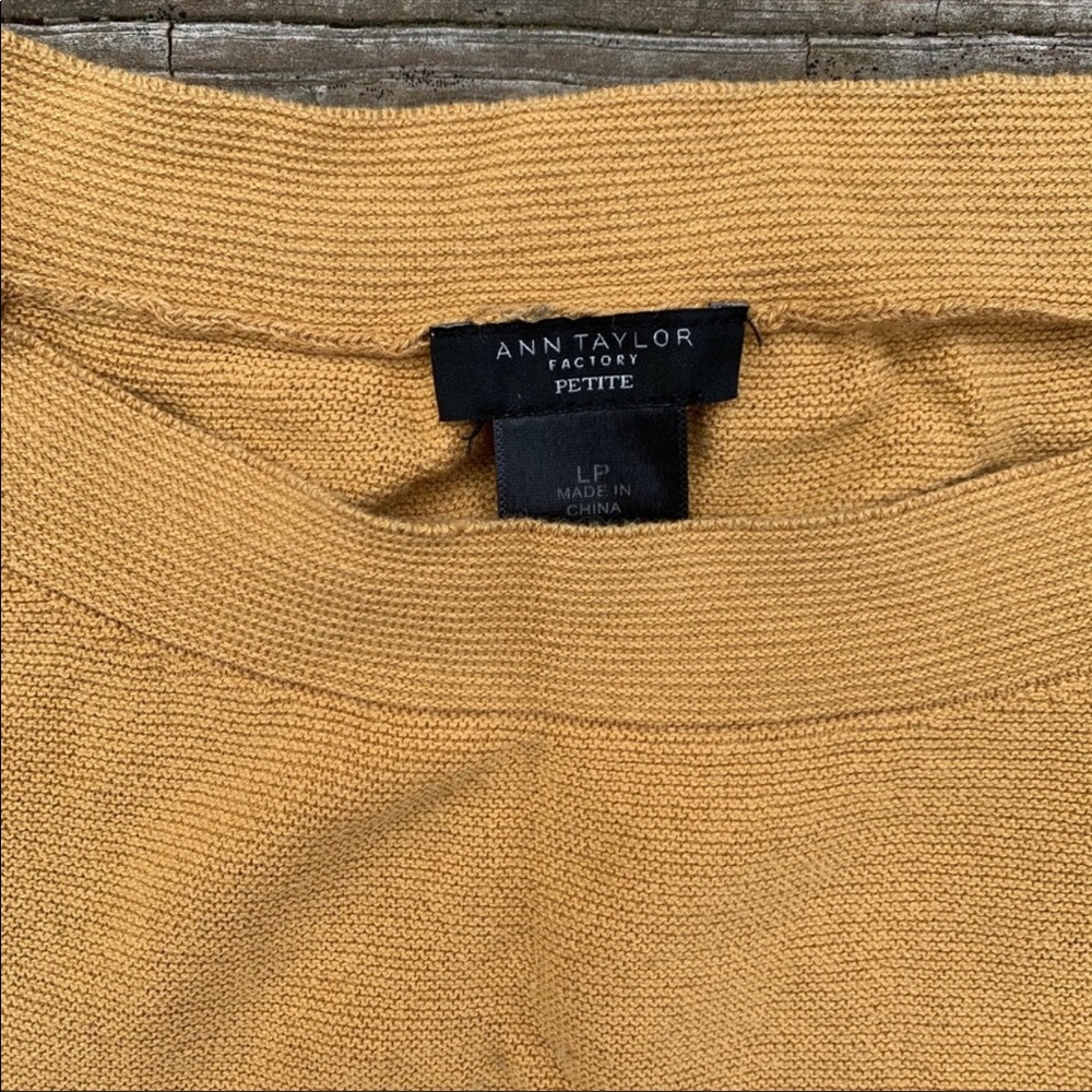 Ann Taylor Top - Picture 3 of 3